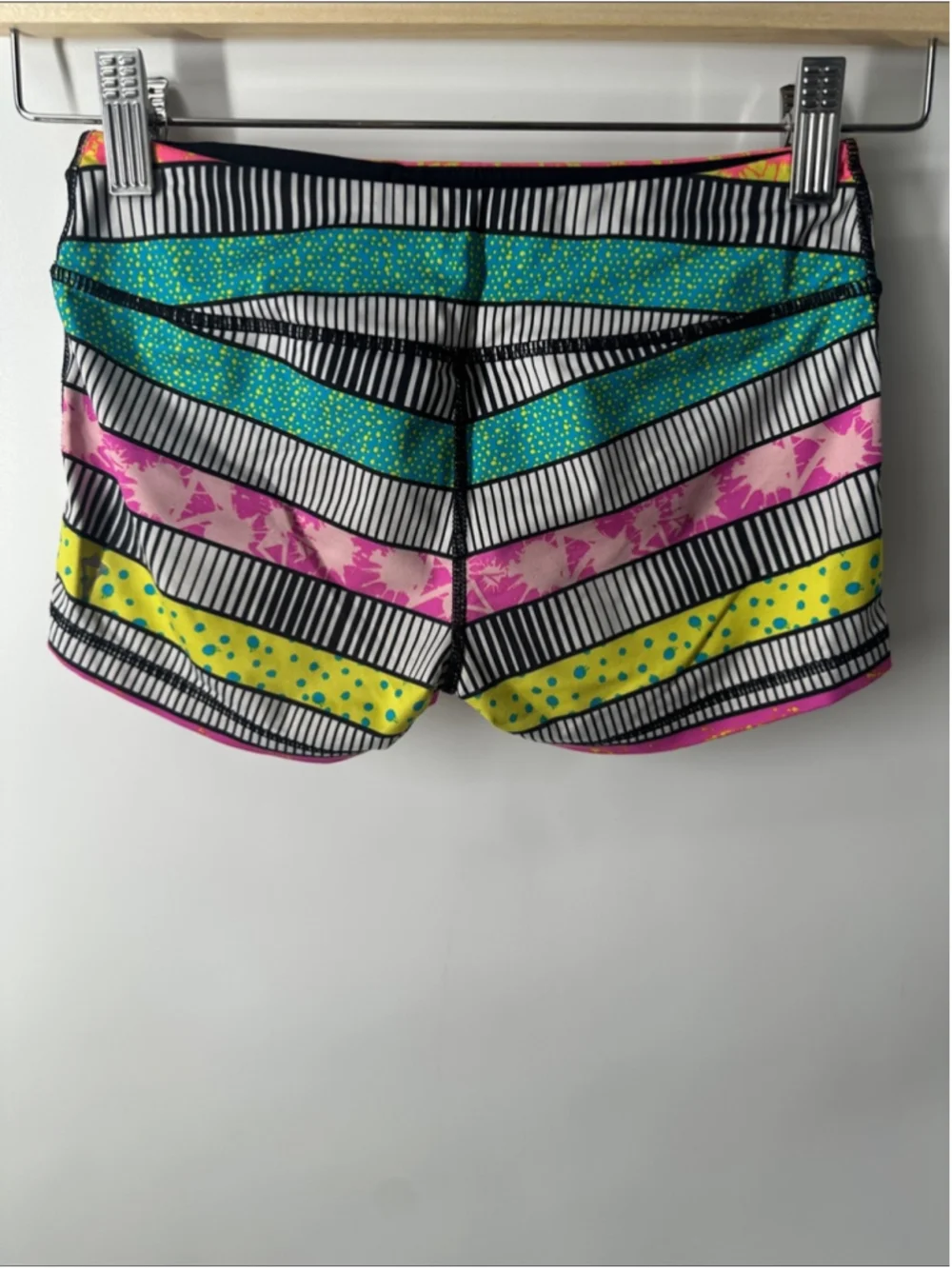 Ivivva shorts Patterned stretch shorts gymnastics dance sz 10